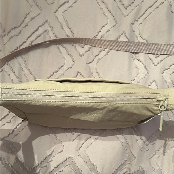 Lululemon athletica Sling Crossbody Bag in Light Beige - Picture 10 of 13